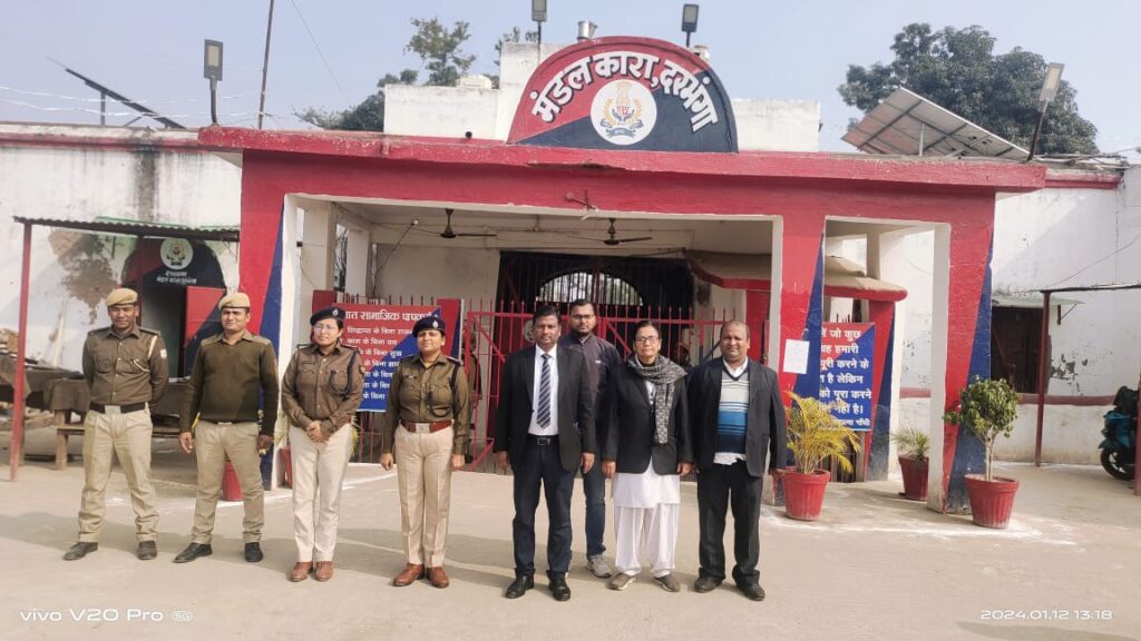 प्राधिकार सचिव ने मंडल कारा का किया गया निरीक्षण, बंदियों से मिलकर उनके रहन सहन,खान-पान व स्वास्थ्य की ली गयी जानकारी।
