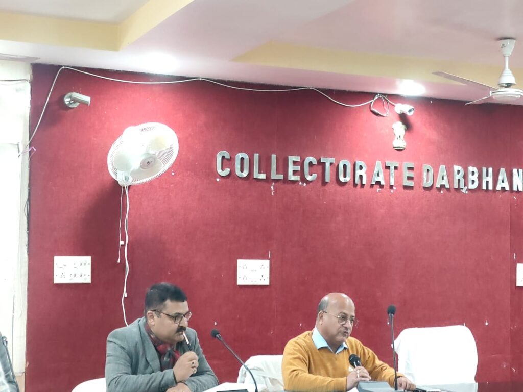 इन्टर की परीक्षा को लेकर एडीएम ने की ब्रीफिंग, 57 परीक्षा केन्द्रों पर दो पाली में होगी परीक्षा।