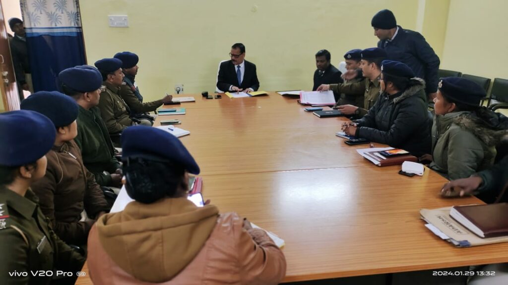 लोक अदालत को लेकर अनुमंडलीय पुलिस पदाधिकारी एवं थानाध्यक्षों के साथ की गई बैठक।