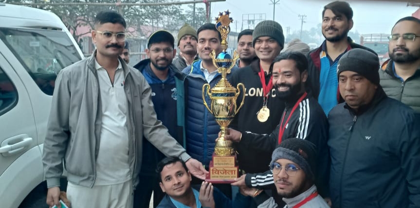 जिला प्रशासन बनाम नागरिक एकादश के बीच हुए मैच में जिला प्रशासन की टीम 40 रनों से हुई विजयी।