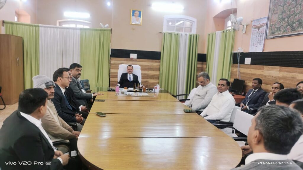 लोक अदालत को लेकर न्यायिक पदाधिकारियों एवं बैंक अधिकारियों के साथ हुई बैठक।