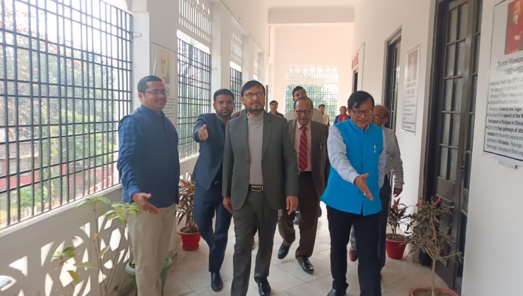कुलपति ने किया बारह स्नातकोत्तर विभागों का औचक निरीक्षण, दिए महत्वपूर्ण निर्देश।