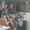 तिहड़े हत्याकांड के आरोपी के घर पुलिस ने किया कुर्की जब्ती।