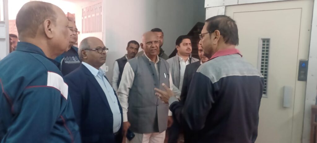 एलएनएमयू में होने वाली सीनेट बैठक की तैयारी के क्रम में कुलपति ने जुबली हॉल तथा महात्मा गांधी सदन का लिया जायजा।