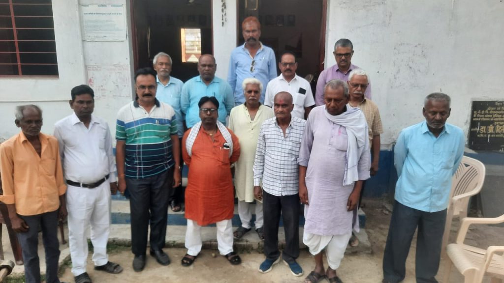कर्मचारी एवं श्रमिक संगठनों ने वरिष्ठ पत्रकार देवेंद्र ठाकुर के निधन पर शोक सभा कर दी श्रद्धांजलि