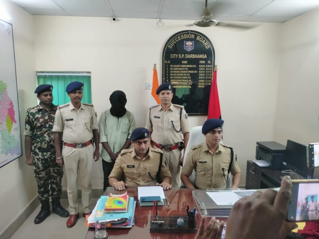 लूट की घटना का उद्भेदन, एक आरोपी गिरफ्तार, पुलिस ने थपथपाई अपनी पीठ