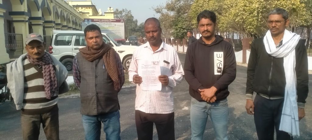 शासन प्रशासन से हुआ मोह भंग, संघर्ष के राही .. न्याय के लिए पहुंचे अदालत