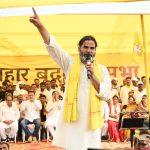 बिहार में डबल इंजन की सरकार होने के बावजूद बिहार के सैकड़ों बच्चों के शरीर पर सूती कपड़ा या पैरों में चप्पल नहीं है।:- प्रशांत किशोर