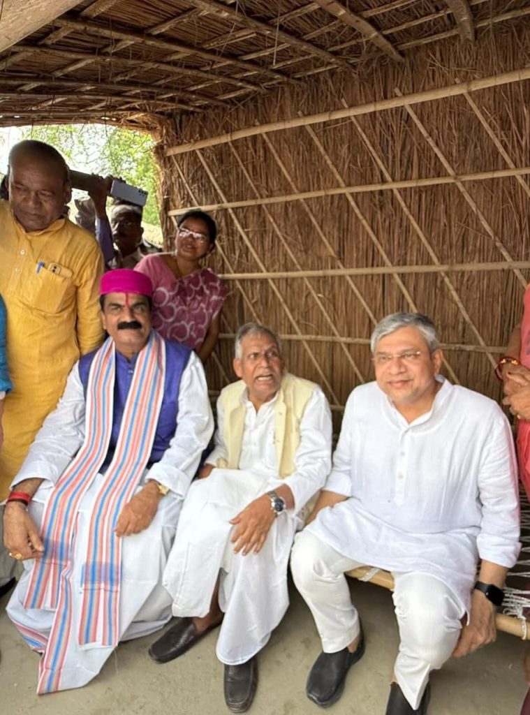 बीजेपी को आई कर्पूरी की विरासत की याद, रेल मंत्री पहुंचे पितौझिया, धन्य होने की कही बात